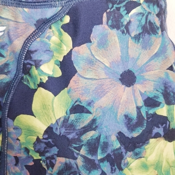 Fabletics High Waisted Floral Powerflex Capri Leggings NWT - Picture 7 of 12